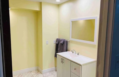 Moss Apartment | Spacious roomClean safe and comfort.