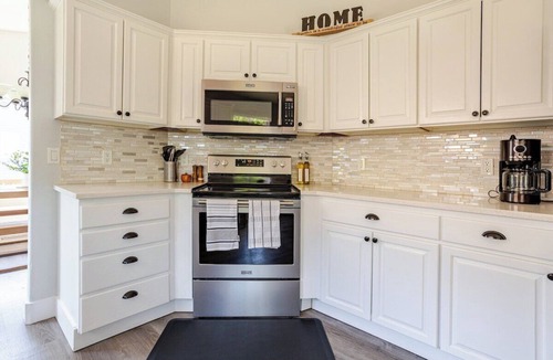 East Wenatchee House | Spacious & Serene Mountain View Getaway, Family Friendly, EV Car Charger!