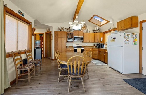 Huntington House | Spacious Snake River Getaway – Waterfront at Brownlee Reservoir w/Boat Launch