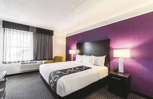 Arsenal Hotel | Spacious Suite w/Jetted Tub Ideal for Romantic Stay | Downtown Retreat