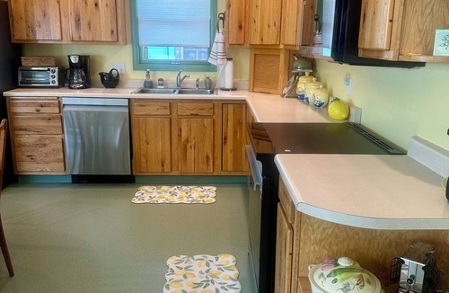 Casper House | Spacious Vintage Getaway. Walkable!