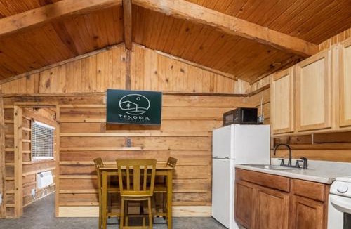 Madill Hotel | Spacious Wooden Suite #2 By The Lake at Texoma Shores Resort