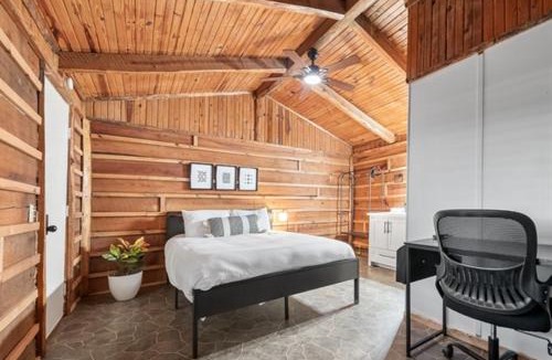 Madill Hotel | Spacious Wooden Suite #3 By The Lake at Texoma Shores Resort