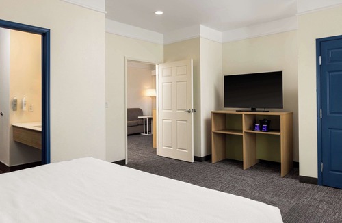 Barker Hotel | Spark by Hilton Houston West Clay Road