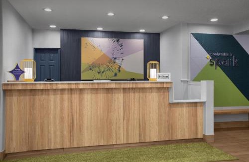 Lakewood Hotel | Spark by Hilton Lakewood Denver Southwest