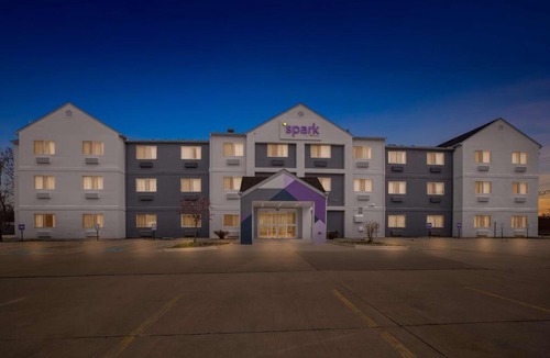 Moline Hotel | Spark By Hilton Moline Quad Cities