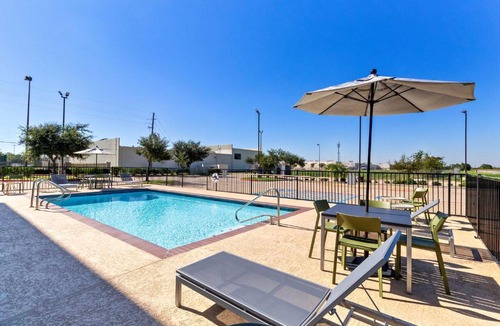 Pearland Hotel | Spark by Hilton Pearland