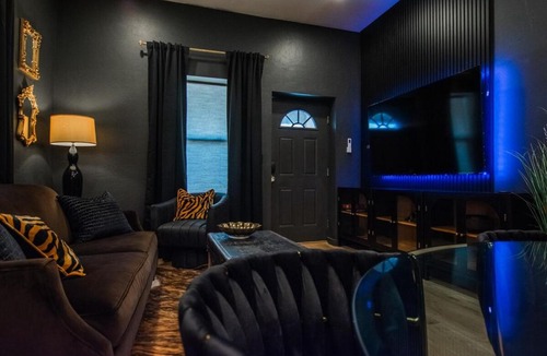South Broadway Apartment | Speakeasy Suite at ArnoTriplex-Close to Downtown-Pet Friendly!