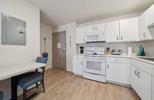 Far North Central Apartment | Spectacular 1Bd/1Bth Apt at The Rim I Gym