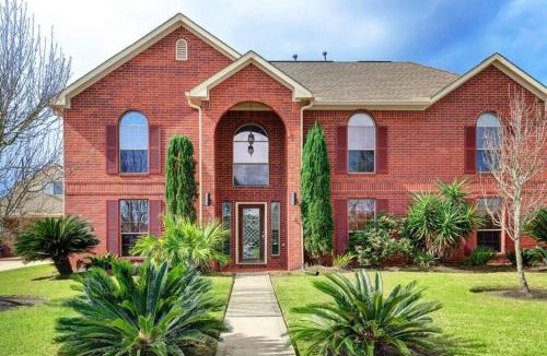 Manvel House | Spectacular Home with A Private Pool & BBQ Grill!