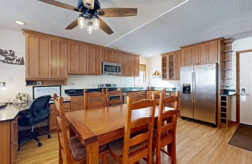 Silvercreek Condo | Spectacular Mountain Condo + Loft w/Private Hot Tub, Free WiFi, Shared Pool, W/D