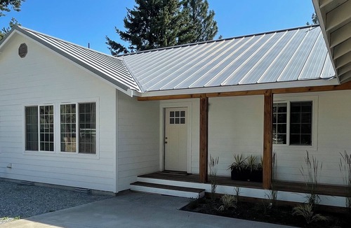 Chelan House | Spectacular peaceful out of town getaway only 5 miles from downtown Lake Chelan.