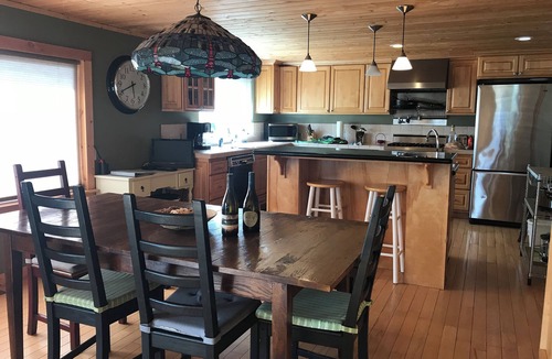 Manson House | Spectacular Views on 4 Acre Family Oasis Among Vineyards and Orchards