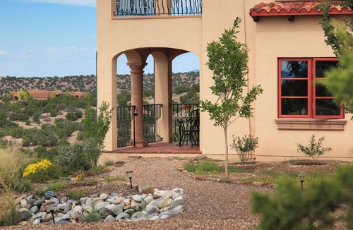 La Tierra Apartment | Spectacular Views, Solitude and Santa Fe Charm