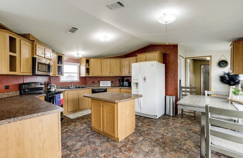 Lissie House | Sports Complex On-Site! Houston Area Family Home