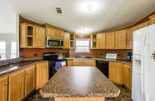 Lissie House | Sports Complex On-Site! Houston Area Family Home