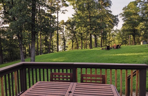 Scroggins House | Sprawling 3-bedroom house in delightful Scroggins with WiFi, AC and lakeview
