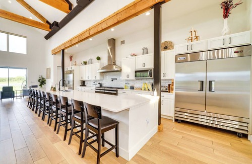Yancey House | Sprawling 6-Home Yancey Ranch w/On-Site Lake