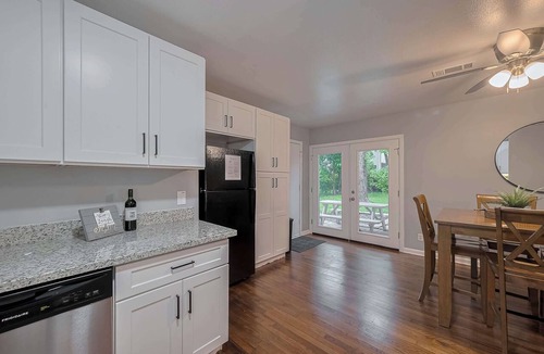 Spring Branch East House | Spring Branch 3BR: Work & BBQ