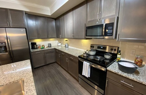 Spring Apartment | Spring Modern 2 king bed Long term Condo