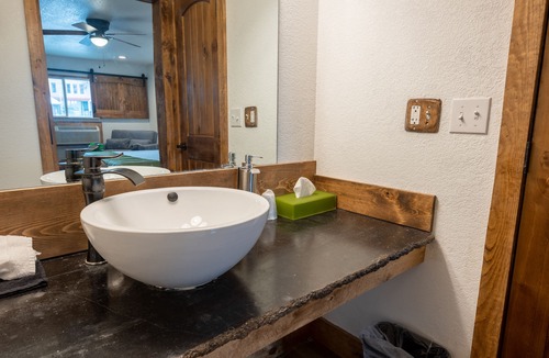 Hot Springs Cabin | Springs Lodge & Cafe