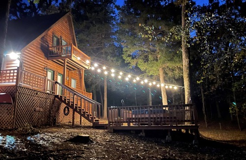 Whispering Hills House | Springtime is here! Hot tub, Fire Pit, Dogs Welcome!