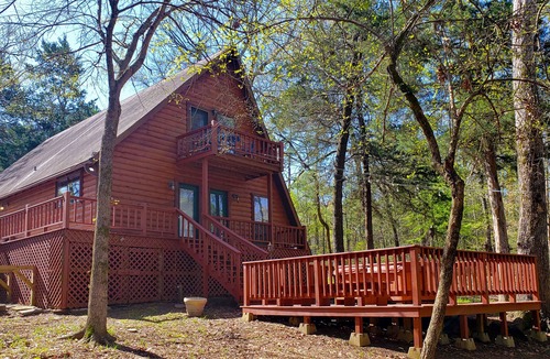 Whispering Hills House | Springtime is here! Hot tub, Fire Pit, Dogs Welcome!