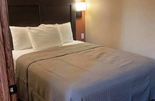 Unionville Hotel | Square View Inn Suite 2