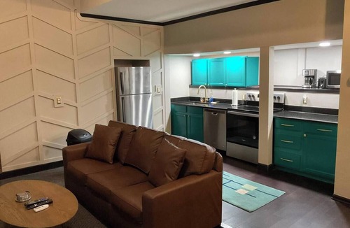 Unionville Hotel | Square View Inn Suite 3