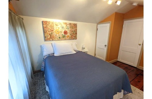 St. Joseph House | St. Joe Corner Cottage, 3 bed 1.5 bath in Midtown