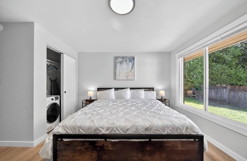 Hilltop Apartment | Stadium District Studio-King Bed-Walk to it all!