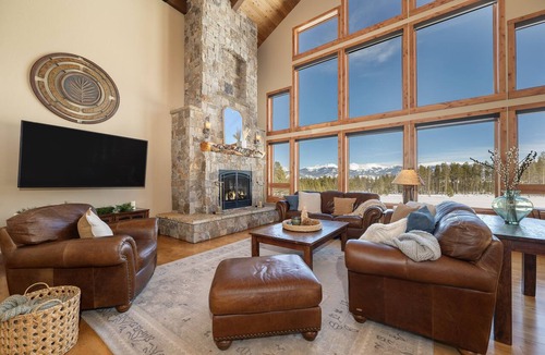 Granby House | Stagecoach Cabin 5 Bedroom Home by RedAwning