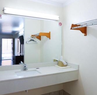 West San Antonio Hotel | Starlite Motel
