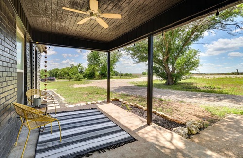 Lorena House | 'Starlite Ranch' 2 Acres w/Views ~ 18 Mi to Waco