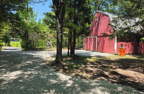 Quitman House | Stay at Lazy Lure just minutes to several surrounding lakes