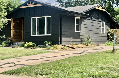 Lincoln House | Stay at the Lazy Llama House with Self Check-In