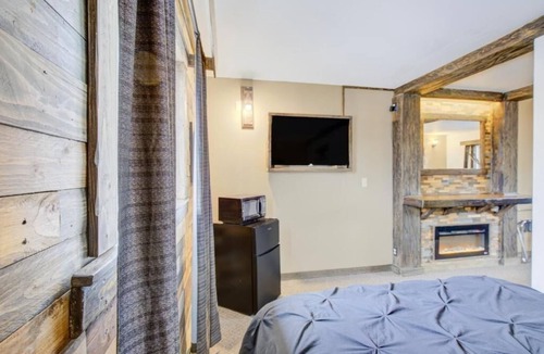 Chamberlain Hotel | Stay in Chamberlain –2 Rooms for Travelers w/Free Parking, Quick Access to I-90