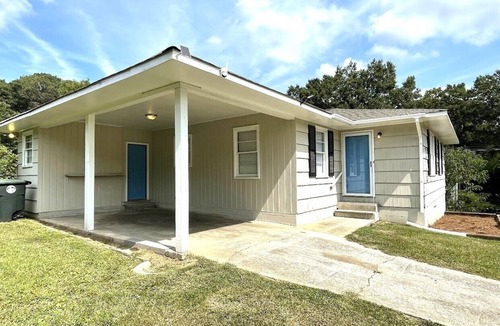 New Castle House | Stay @ The Springhill- Remodeled - 15 Minutes to DT