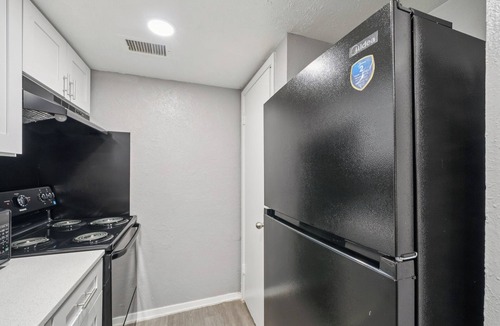 Park Central Apartment | Stay With Properties by Preston I Free Parking