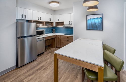 Glendale Hotel | Staybridge Suites Denver - Cherry Creek by IHG