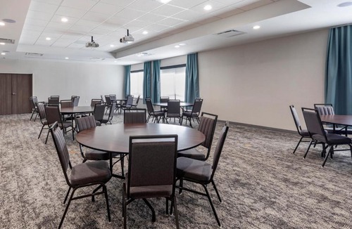 South Arlington Hotel | Staybridge Suites Grand Prairie Near Epic Central by IHG