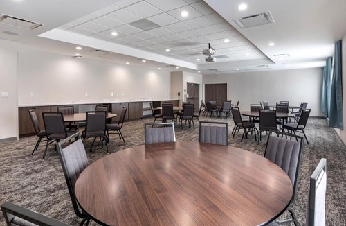 South Arlington Hotel | Staybridge Suites Grand Prairie Near Epic Central by IHG