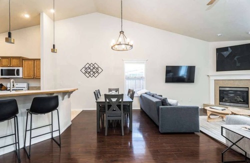 West Valley Condo | #StayinMyDistrict Sunflower Lane Townhouse