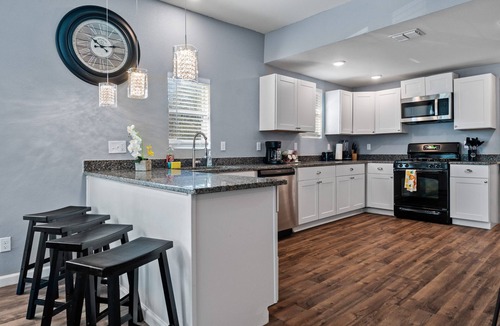 Denver Heights Cottage | Step Into Comfort in This 3br/2ba Downtown Retreat