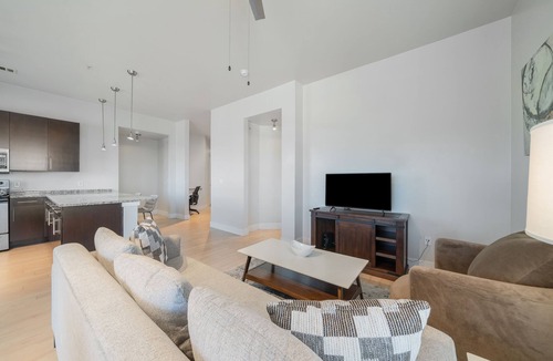 Oak Lawn Apartment | Step into luxury at 4123 Cedar Springs and let your worries slip away