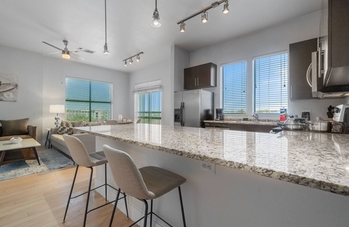 Oak Lawn Apartment | Step into luxury at 4123 Cedar Springs and let your worries slip away