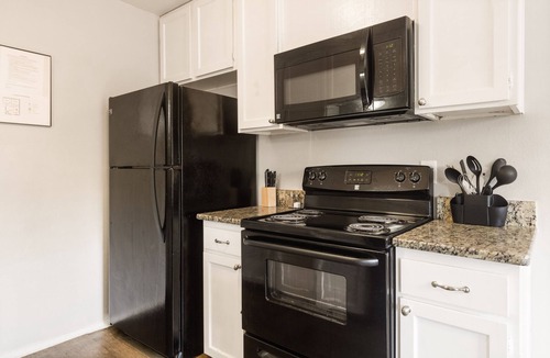 Central Arlington Apartment | Steps from AT&T Stadium ★ Comfy Space ★ Kind Hosts