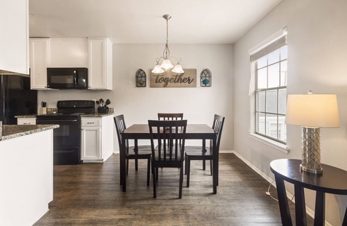 Central Arlington Apartment | Steps from AT&T Stadium ★ Comfy Space ★ Kind Hosts