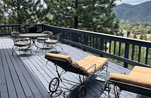 Fairway Meadows Ski Chalet | Steps from the slopes - Mountain retreat in Steamboat Springs!