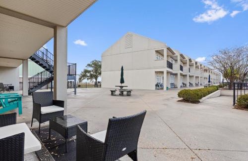 Long Beach Apartment | Steps from the Sand and Town Green - 2BR Coastal Retreat